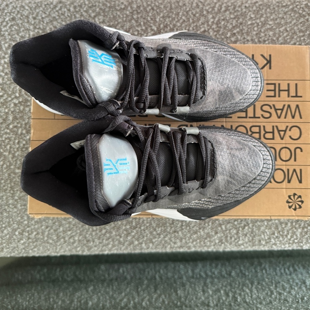 Nike Kyrie 8 Orca Youth Basketball Shoes Size 5Y NWT - Picture 13 of 14